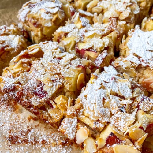 Schneller saftiger Apfelkuchen mit Joghurt und Öl und gemahlenen ...