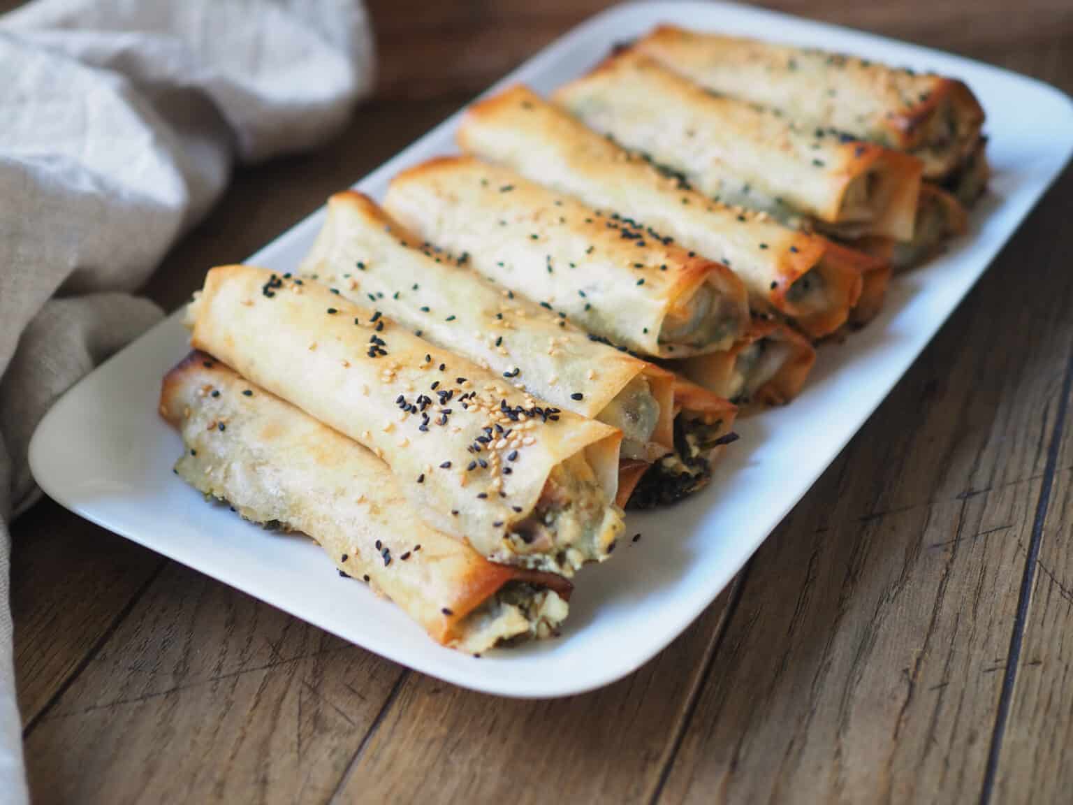 Schneller saftiger Apfelkuchen mit Joghurt und Öl und gemahlenen ...