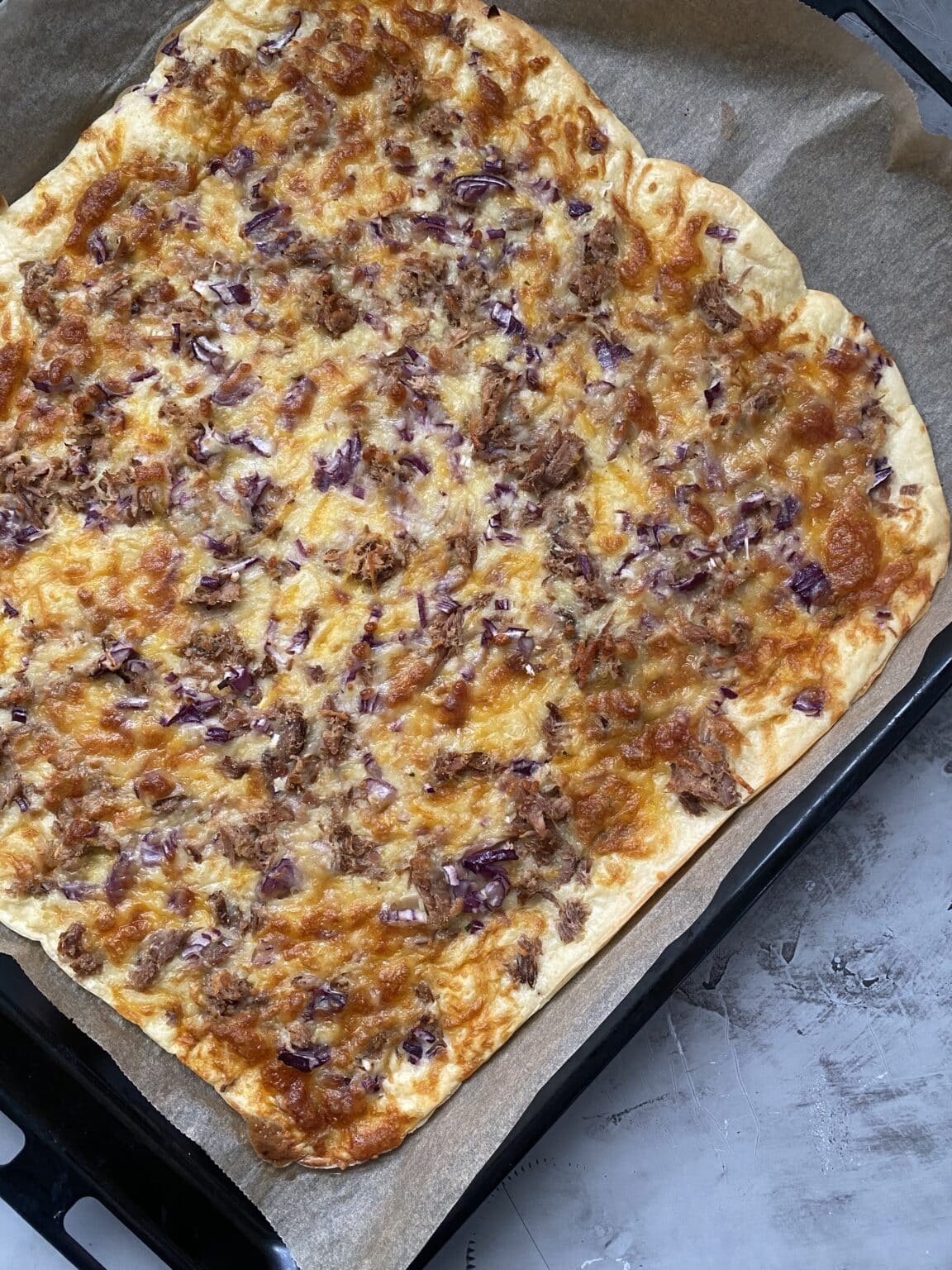Schneller saftiger Apfelkuchen mit Joghurt und Öl und gemahlenen ...