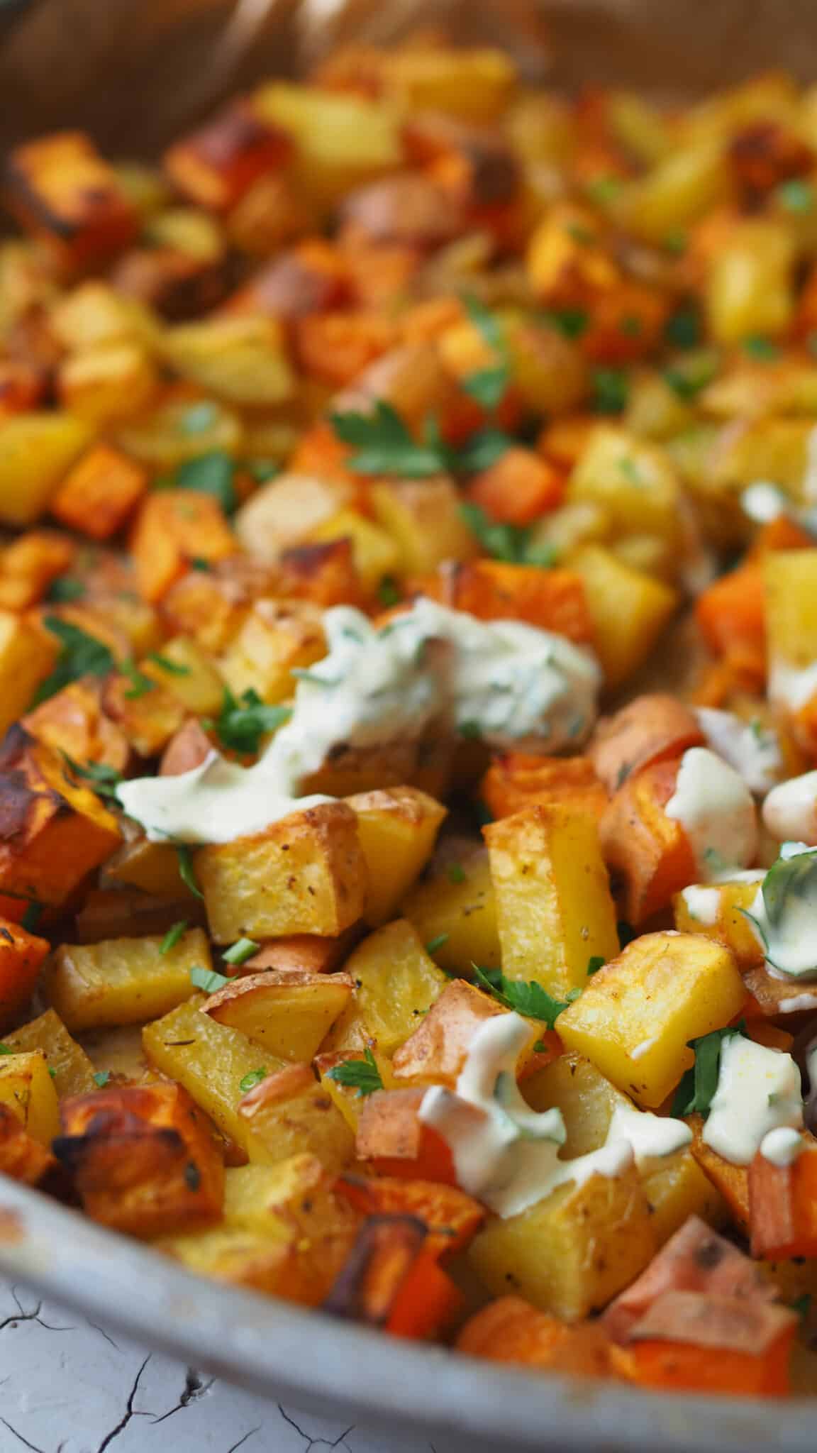 Kartoffel- & Süßkartoffelwürfel mit Paprika und Rosmarin aus dem Airfryer